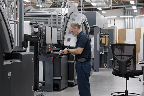 HP T490 press line with operator at Abeka Print Shop